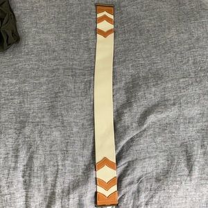 Stretch belt with chevron pattern. One size.